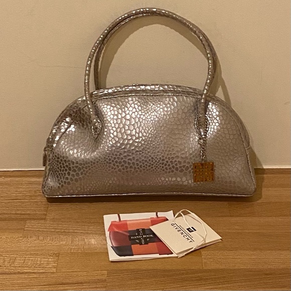 💕Givenchy Small Purse💕 - Picture 1 of 8